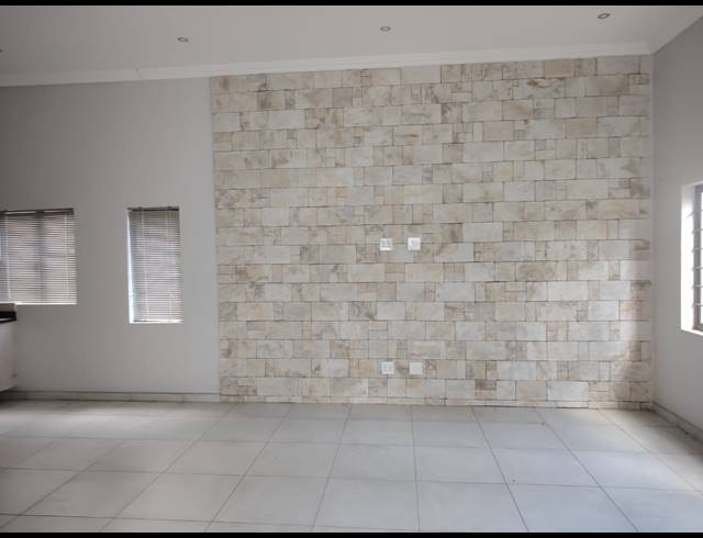 3 BEDROOM HOUSE FOR SALE IN GEELHOUTPARK